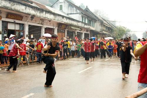 Đi rước lễ thành Luang