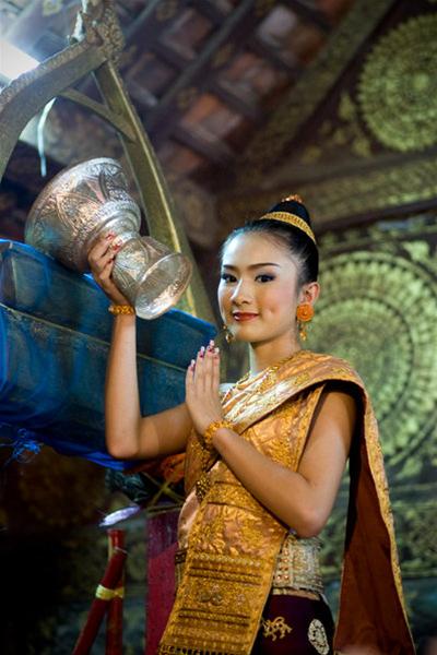 Đi rước lễ thành Luang