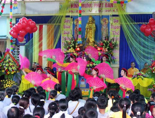 Khai trí, mở tâm mùa Phật đản
