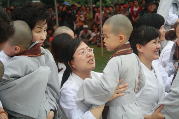 Hình ảnh các bậc phụ mẫu thăm các tiểu Hòa thượng Korea Vesak 2011