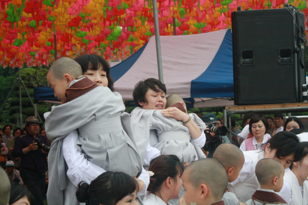 Hình ảnh các bậc phụ mẫu thăm các tiểu Hòa thượng Korea Vesak 2011