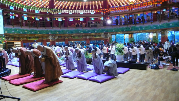 Hình ảnh các bậc phụ mẫu thăm các tiểu Hòa thượng Korea Vesak 2011