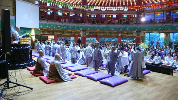 Hình ảnh các bậc phụ mẫu thăm các tiểu Hòa thượng Korea Vesak 2011
