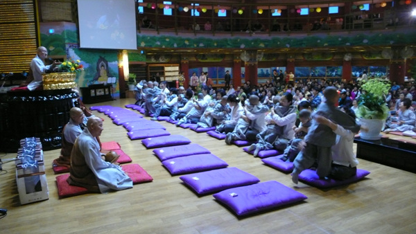 Hình ảnh các bậc phụ mẫu thăm các tiểu Hòa thượng Korea Vesak 2011