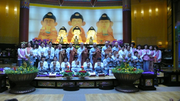 Hình ảnh các bậc phụ mẫu thăm các tiểu Hòa thượng Korea Vesak 2011