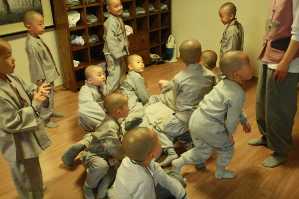 Hình ảnh các bậc phụ mẫu thăm các tiểu Hòa thượng Korea Vesak 2011