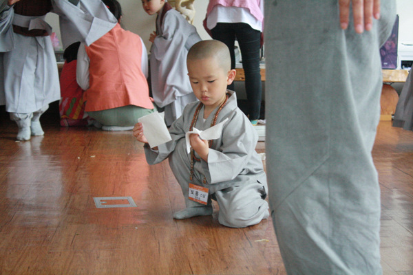 Hình ảnh các bậc phụ mẫu thăm các tiểu Hòa thượng Korea Vesak 2011