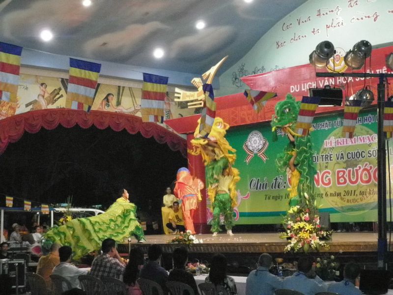 Hội trại Tuổi trẻ &amp; Cuộc sống lần IV: sôi nổi đêm tổng kết văn nghệ
