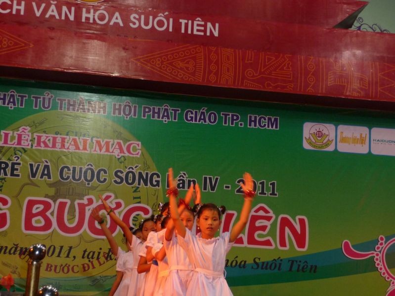 Hội trại Tuổi trẻ &amp; Cuộc sống lần IV: sôi nổi đêm tổng kết văn nghệ