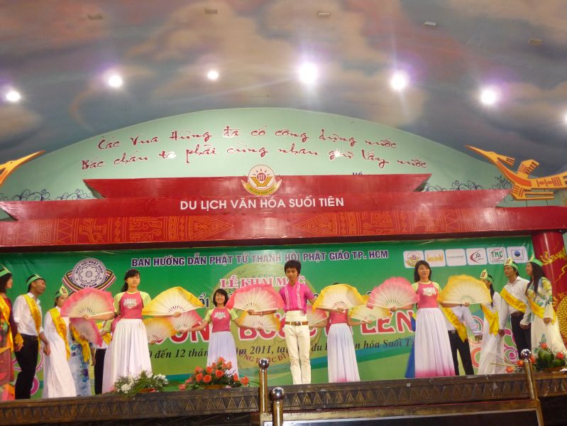 Hội trại Tuổi trẻ &amp; Cuộc sống lần IV: sôi nổi đêm tổng kết văn nghệ