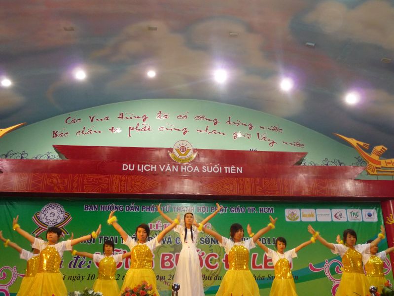 Hội trại Tuổi trẻ &amp; Cuộc sống lần IV: sôi nổi đêm tổng kết văn nghệ