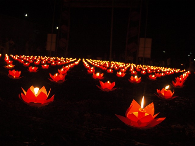 Khóa tu “Búp sen non”  với đêm nguyện cầu