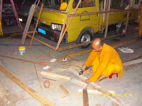 TP.HCM: Chư Tăng Tịnh xá Trung Tâm đã gắp rút thiết kế xe hoa chào mừng Đại lễ