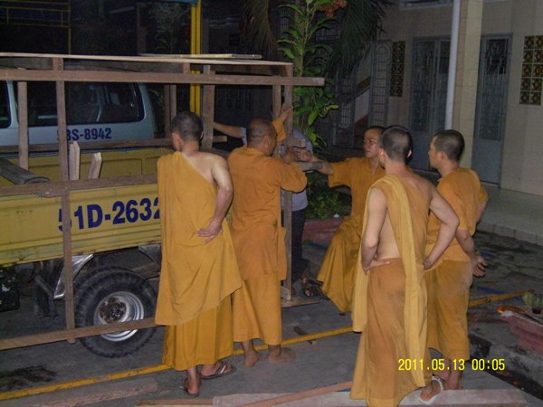 TP.HCM: Chư Tăng Tịnh xá Trung Tâm đã gắp rút thiết kế xe hoa chào mừng Đại lễ