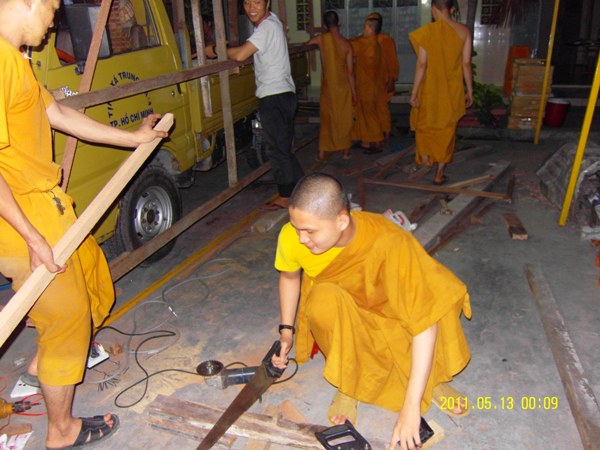 TP.HCM: Chư Tăng Tịnh xá Trung Tâm đã gắp rút thiết kế xe hoa chào mừng Đại lễ