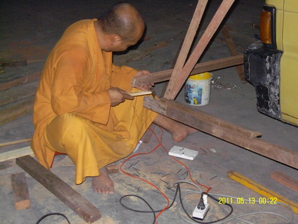 TP.HCM: Chư Tăng Tịnh xá Trung Tâm đã gắp rút thiết kế xe hoa chào mừng Đại lễ