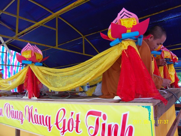TP.HCM: Chư Tăng Tịnh xá Trung Tâm đã gắp rút thiết kế xe hoa chào mừng Đại lễ