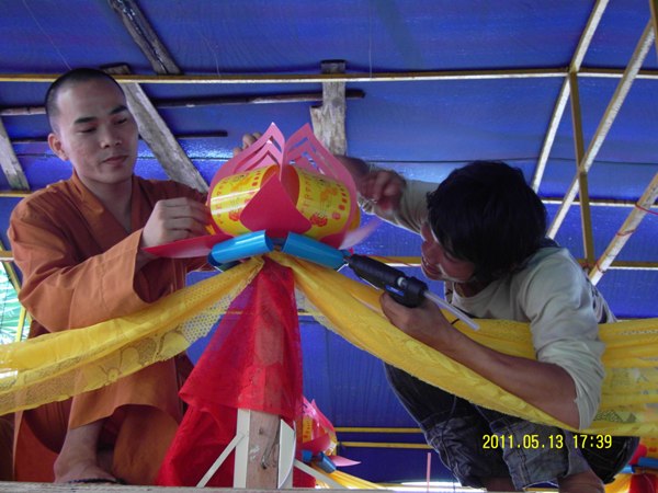 TP.HCM: Chư Tăng Tịnh xá Trung Tâm đã gắp rút thiết kế xe hoa chào mừng Đại lễ