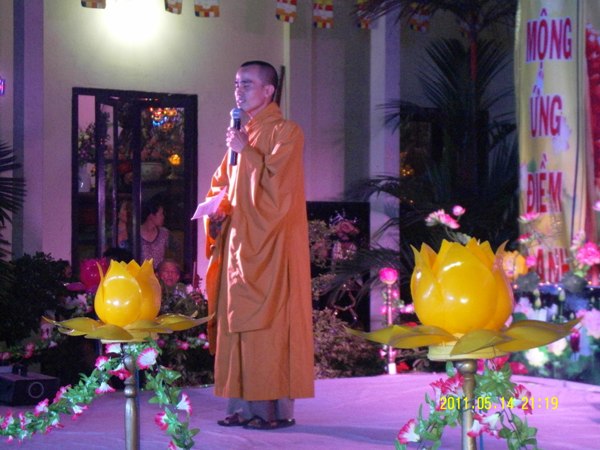 TP.HCM: Chùa Long Huê tưng bừng đêm khánh đản