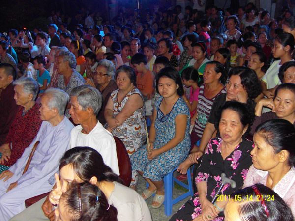 TP.HCM: Chùa Long Huê tưng bừng đêm khánh đản