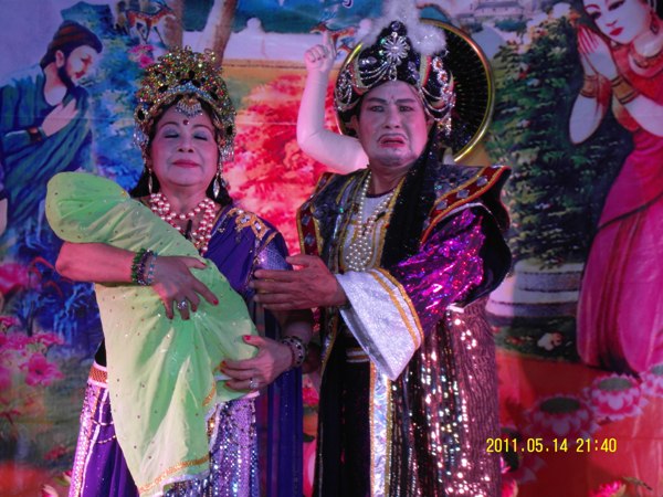 TP.HCM: Chùa Long Huê tưng bừng đêm khánh đản