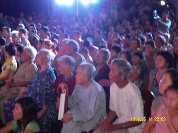 TP.HCM: Chùa Long Huê tưng bừng đêm khánh đản