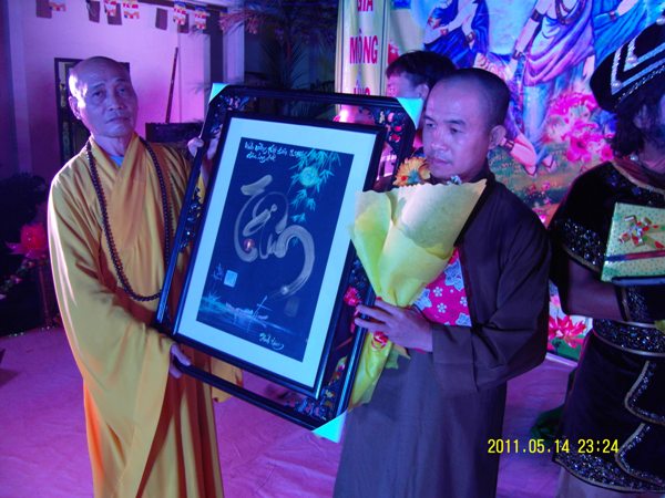 TP.HCM: Chùa Long Huê tưng bừng đêm khánh đản