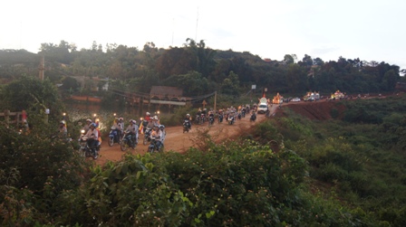 Xe hoa thắp sáng khắp nẻo đường tại huyện hội Phật giáo Đăk R'Lấp