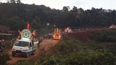 Xe hoa thắp sáng khắp nẻo đường tại huyện hội Phật giáo Đăk R'Lấp