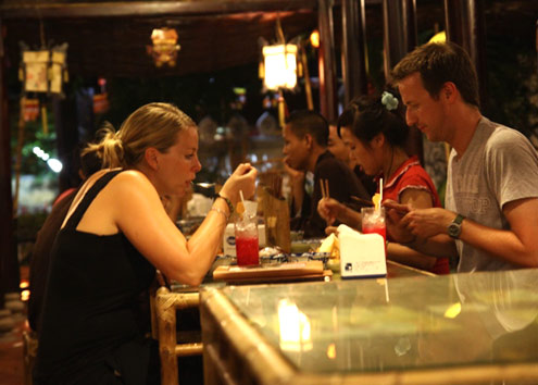 Hàng nghìn người chen chân dự đại lễ Phật đản