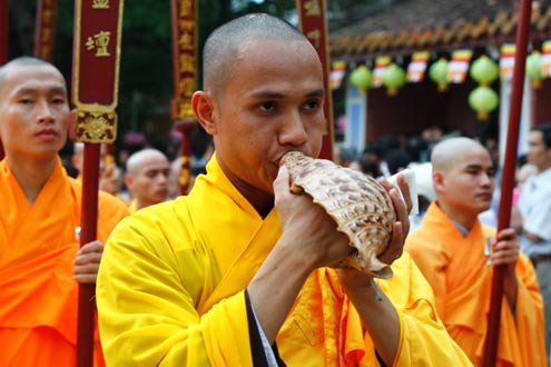 Hàng nghìn người chen chân dự đại lễ Phật đản