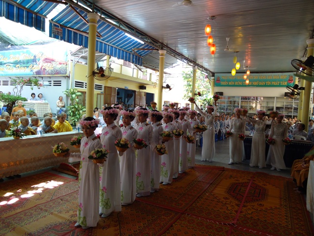 Thành phố Vũng Tàu: Chùa Vạn Phước đại lễ Vu Lan-Dâng y cúng dường