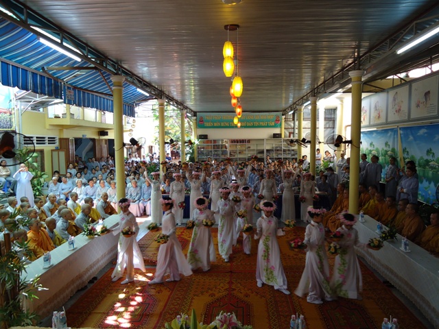 Thành phố Vũng Tàu: Chùa Vạn Phước đại lễ Vu Lan-Dâng y cúng dường