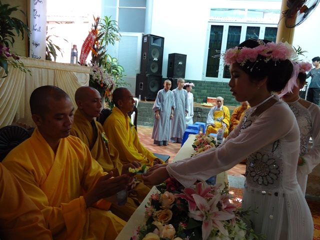 Thành phố Vũng Tàu: Chùa Vạn Phước đại lễ Vu Lan-Dâng y cúng dường