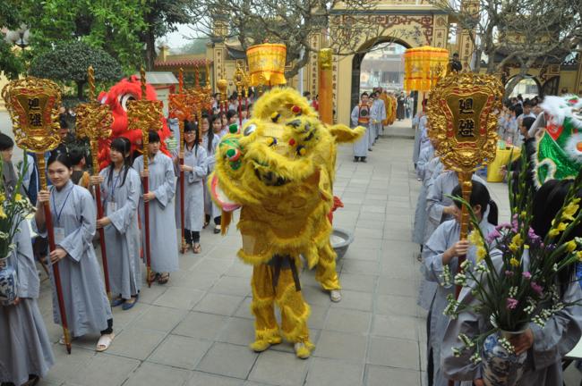 Học sinh Thủ đô được tư vấn thi ĐH tại... chùa