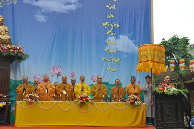 Học sinh Thủ đô được tư vấn thi ĐH tại... chùa