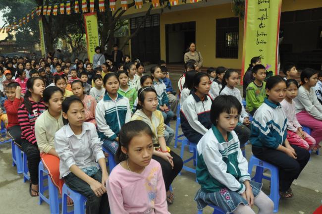 Học sinh Thủ đô được tư vấn thi ĐH tại... chùa