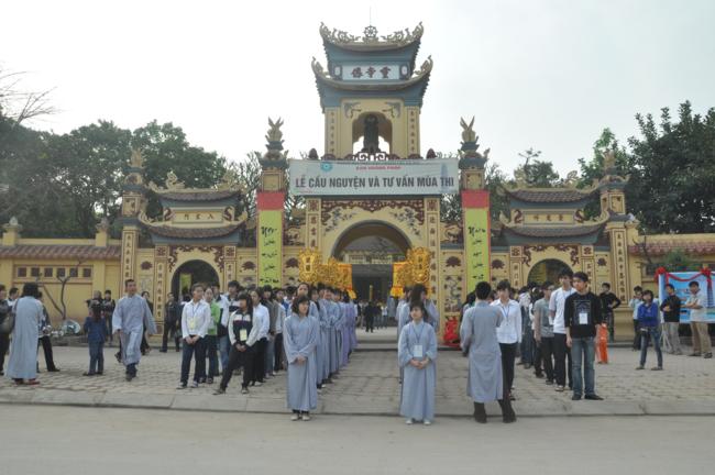 Học sinh Thủ đô được tư vấn thi ĐH tại... chùa