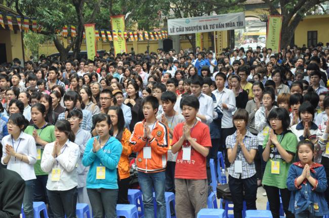 Học sinh Thủ đô được tư vấn thi ĐH tại... chùa