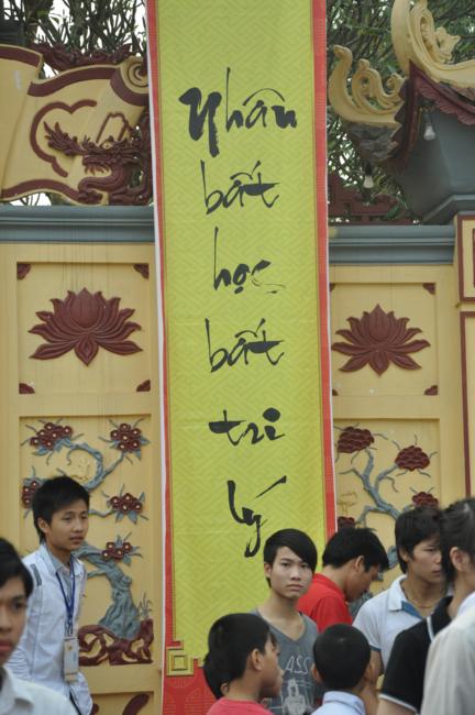 Học sinh Thủ đô được tư vấn thi ĐH tại... chùa