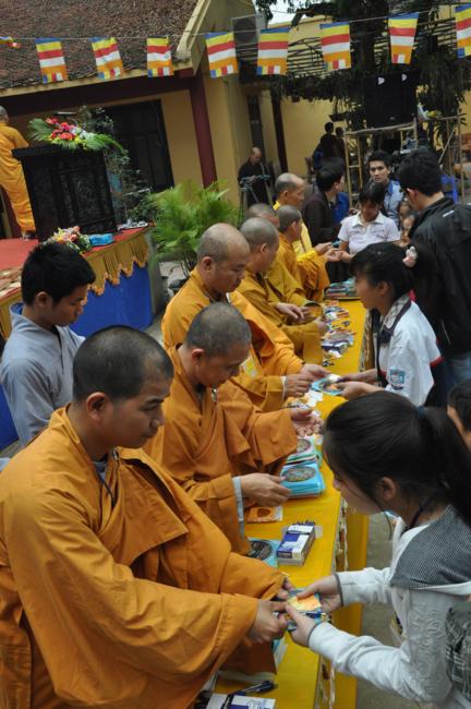 Học sinh Thủ đô được tư vấn thi ĐH tại... chùa