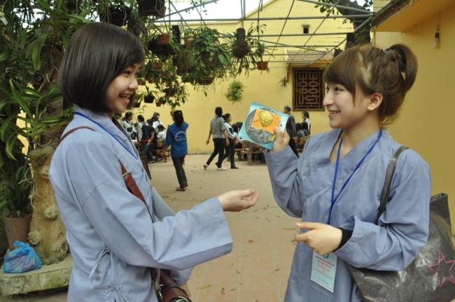 Học sinh Thủ đô được tư vấn thi ĐH tại... chùa