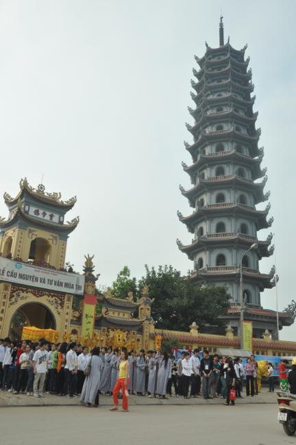 Học sinh Thủ đô được tư vấn thi ĐH tại... chùa