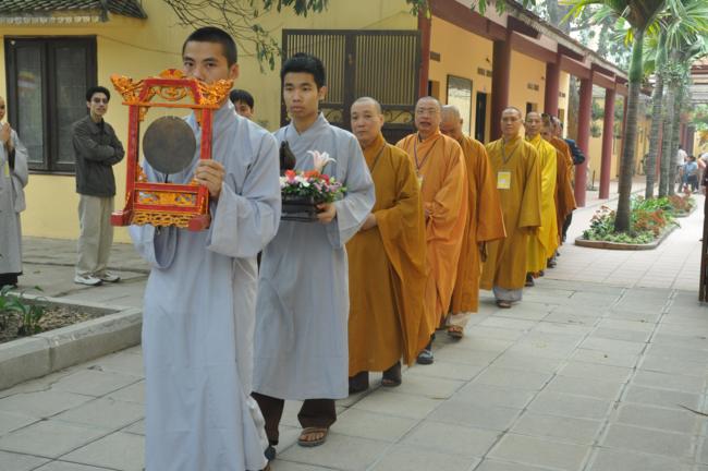 Học sinh Thủ đô được tư vấn thi ĐH tại... chùa