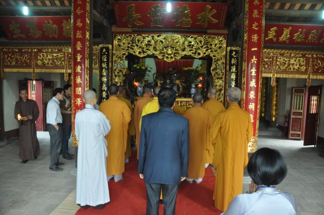 Học sinh Thủ đô được tư vấn thi ĐH tại... chùa