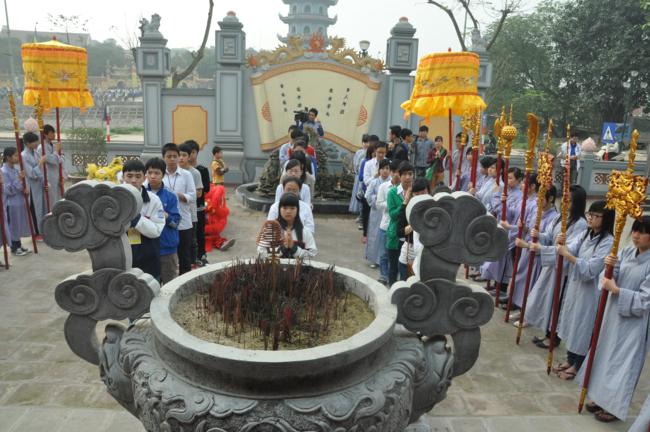 Học sinh Thủ đô được tư vấn thi ĐH tại... chùa