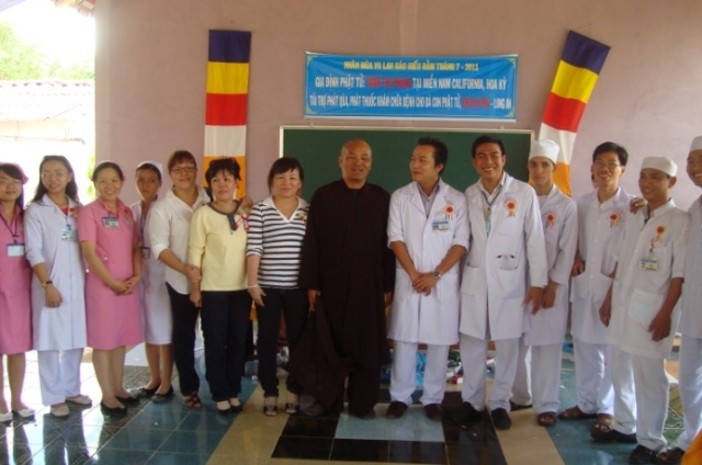 Long An: Chùa An Phú tổ chức Đại lễ Vu Lan và phát quà khám chữa bệnh cho bà con địa phương
