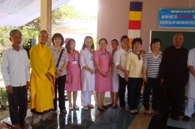 Long An: Chùa An Phú tổ chức Đại lễ Vu Lan và phát quà khám chữa bệnh cho bà con địa phương