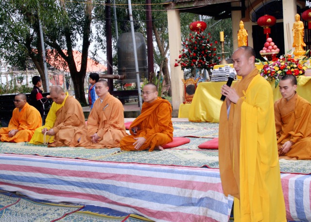 Hà Tĩnh: Gần 3000 em dự tư vấn, cầu nguyện mùa thi