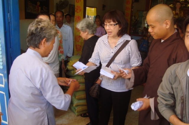 Long An: Chùa An Phú tổ chức Đại lễ Vu Lan và phát quà khám chữa bệnh cho bà con địa phương